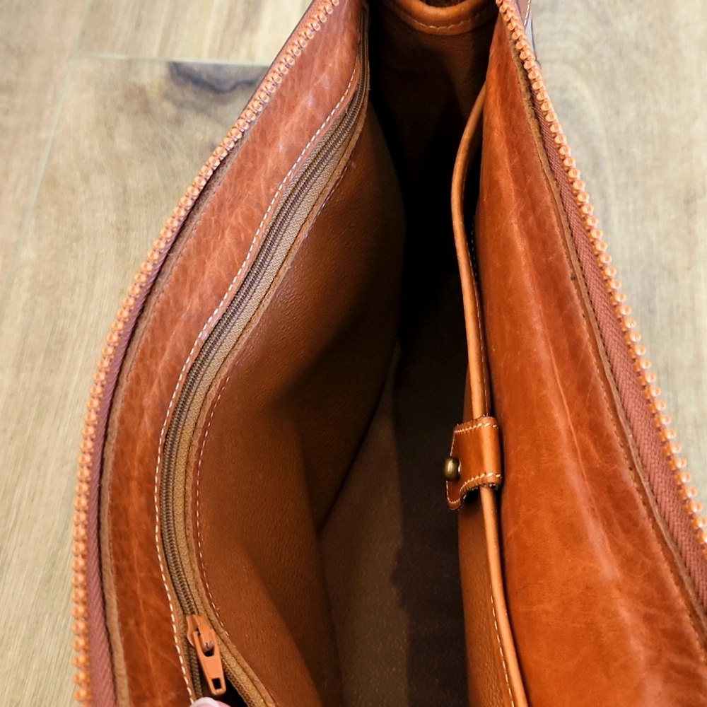 Vintage Dooney and Bourke Satchel - Picture 5 of 6